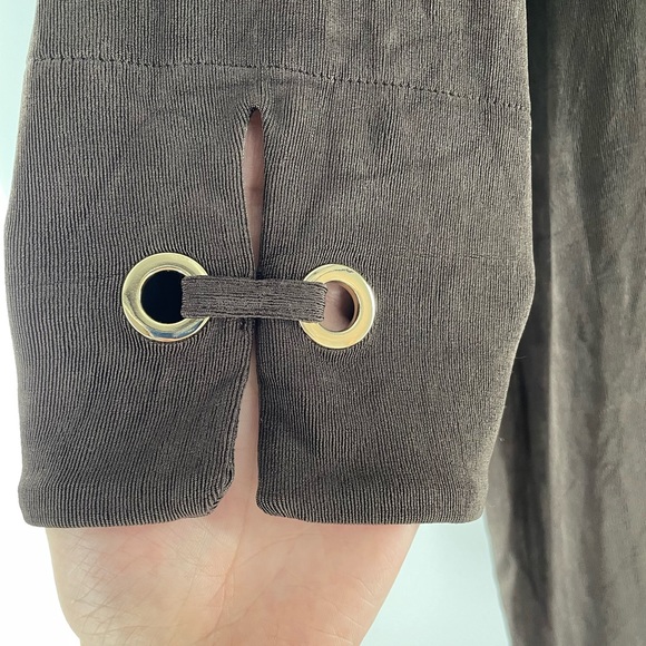 Chico’s Travelers Chocolate Brown V-Neck 3/4 Sleeve Top - Picture 4 of 7